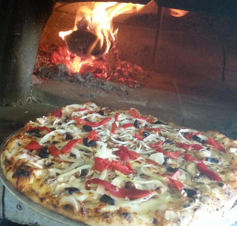 Pizza au feu de bois 1