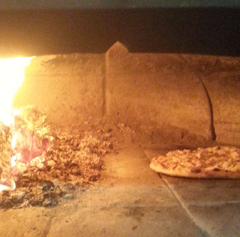 Pizza au feu de bois 3