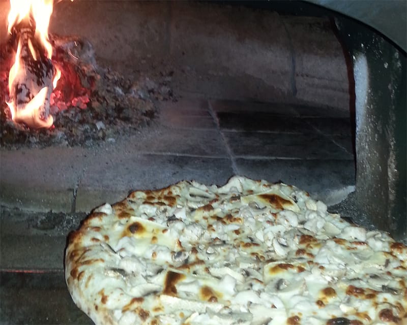 Pizza au feu de bois 4